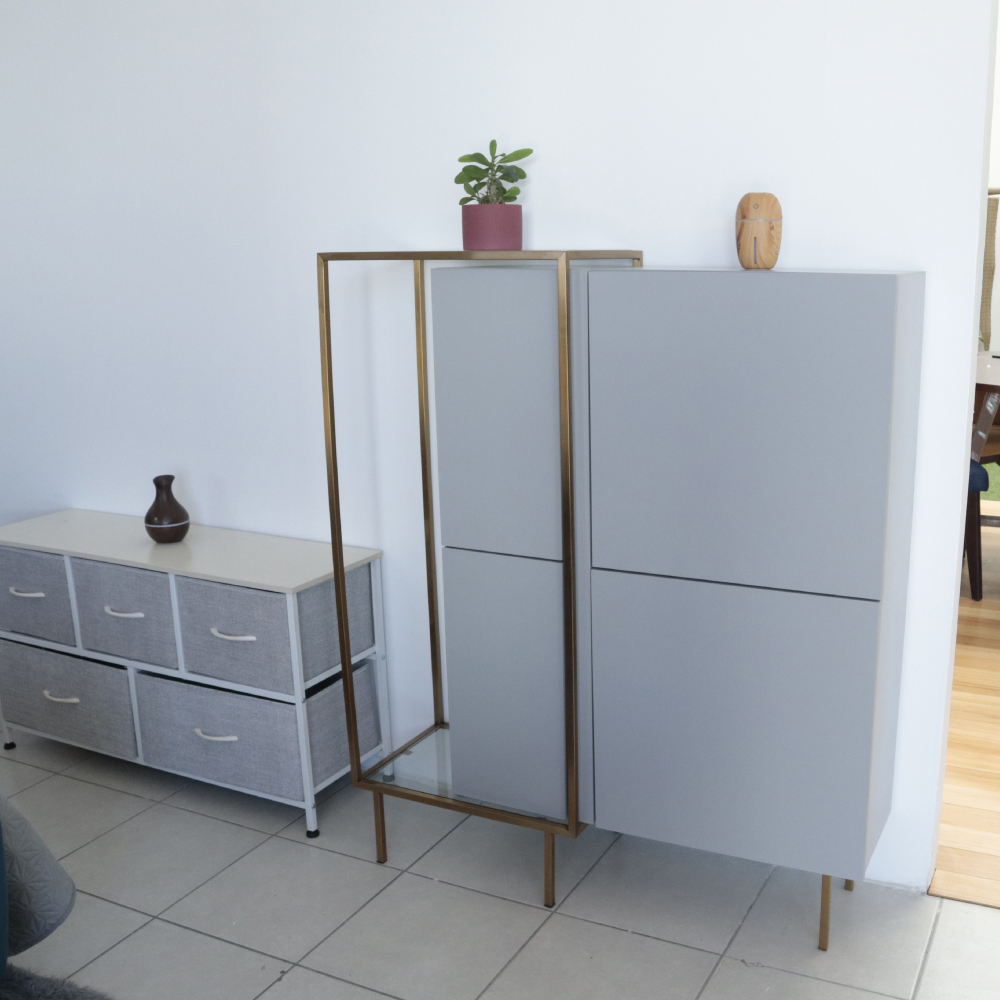Credenza bufetera con estructura gris