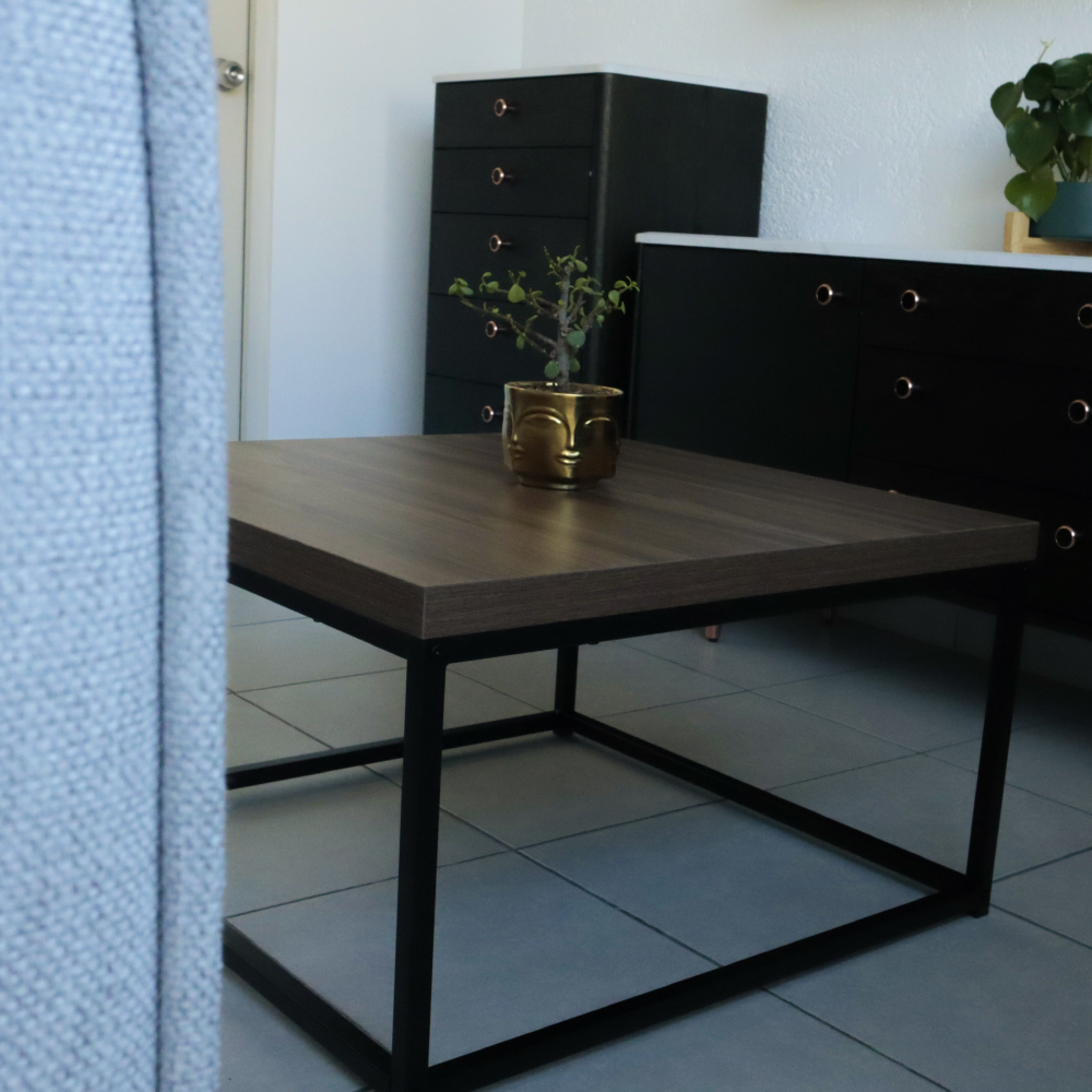Mesa de centro cuadrada estilo industrial